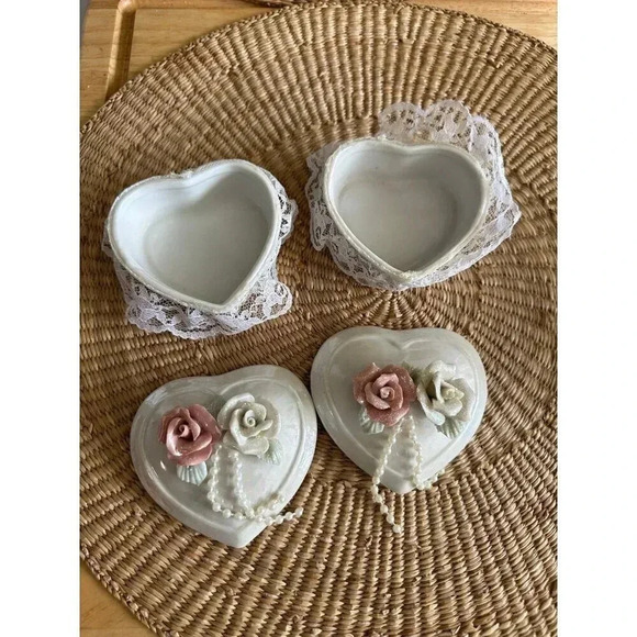 Vintage two piece Heart Trinket set - Picture 4 of 10